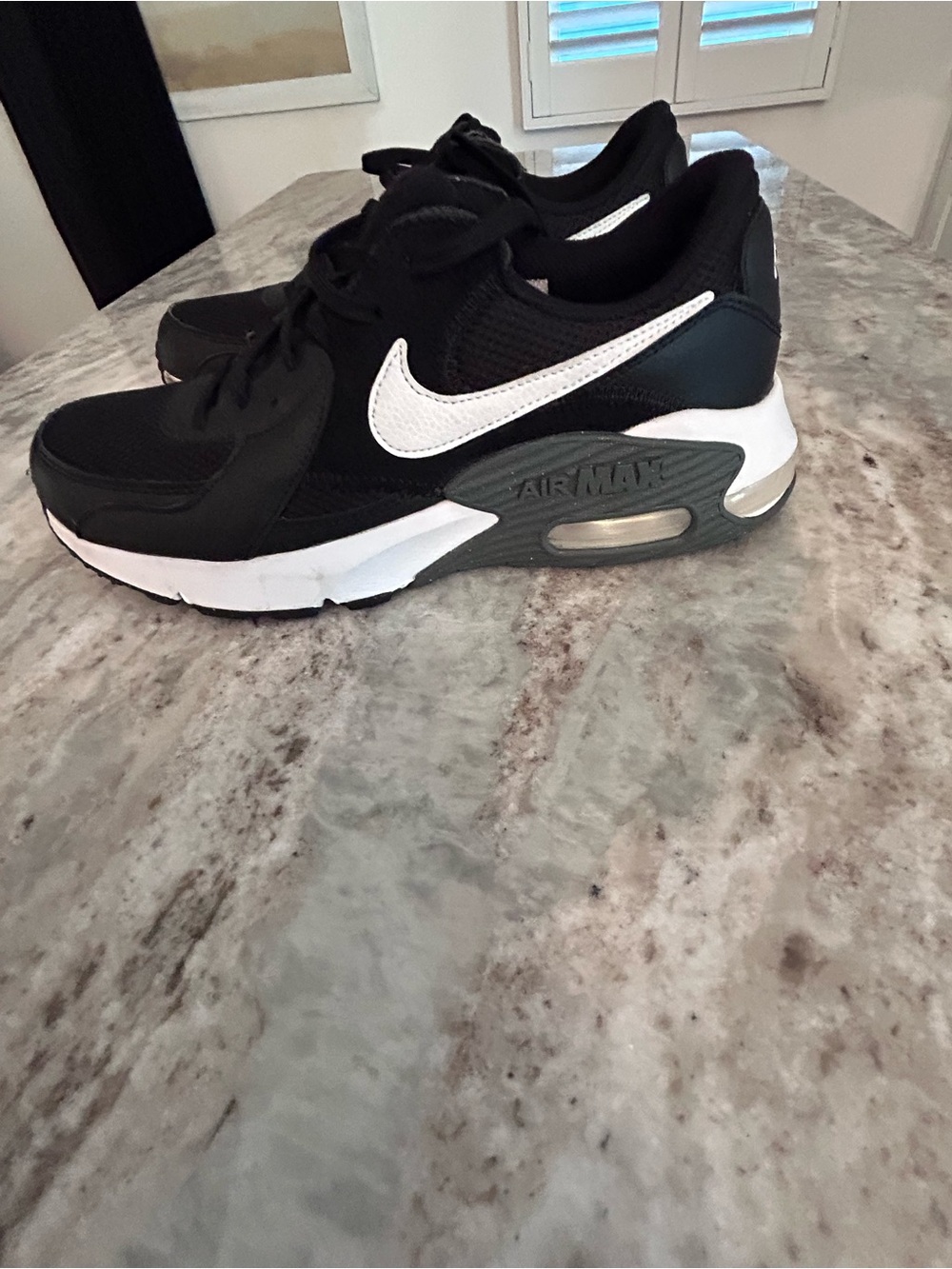 Nike  Black and White Air Max Sneakers. White platform sneakers 10 - Picture 3 of 8